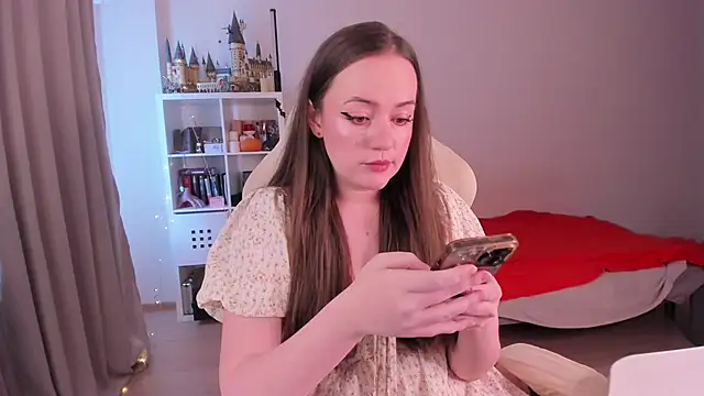 WalkingGirl online show from October 2025 12:17:01 PM