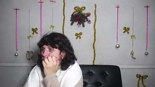 LuciaMii online show from December 2024 09:00:02 PM