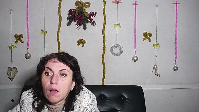 LuciaMii online show from December 2024 06:01:02 PM