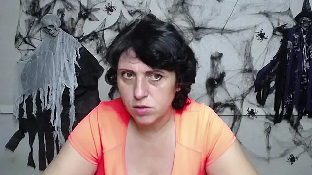 LuciaMii online show from October 2025 05:04:02 AM