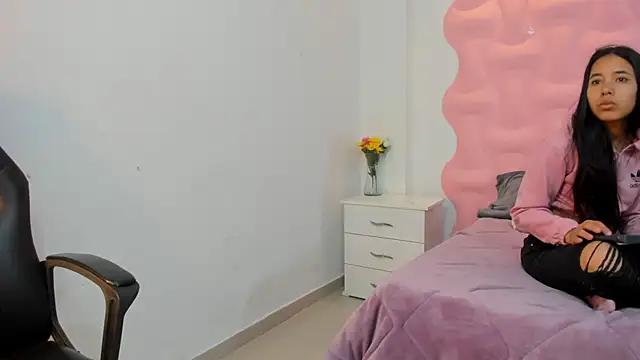 SofiSinfull online show from September 2025 05:02:02 PM