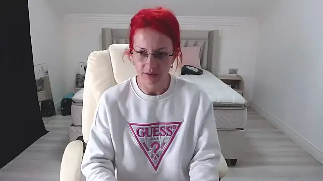 CatWoman0001 online show from April 2026 06:28:01 PM