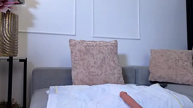 anellejones online show from December 2025 04:51:01 AM