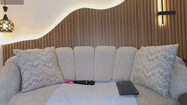 anellejones online show from June 2026 07:12:02 PM