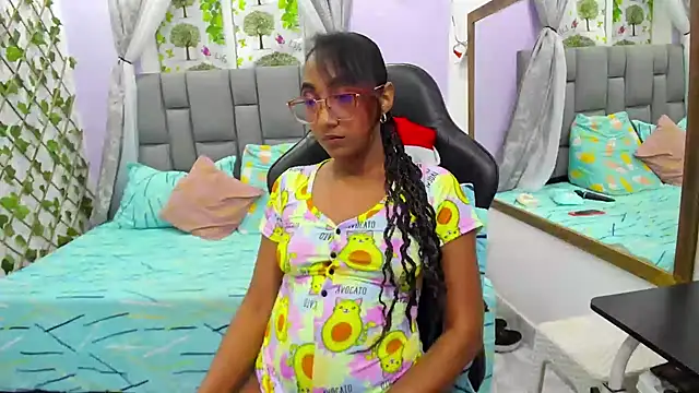 Snapshot of MurphyAngelina chatting on December 2024 03:03:02 AM MurphyAngelina online show from December 2024 03:03:02 AM