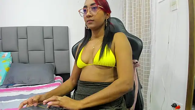 Snapshot of MurphyAngelina chatting on February 2025 01:43:01 AM MurphyAngelina online show from February 2025 01:43:01 AM
