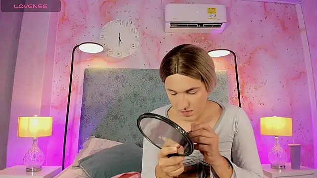 JESSI NAOMI online show from November 2025 11:15:01 PM