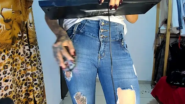 Snapshot of Charllote23 chatting on March 2025 06:36:02 AM Charllote23 online show from March 2025 06:36:02 AM