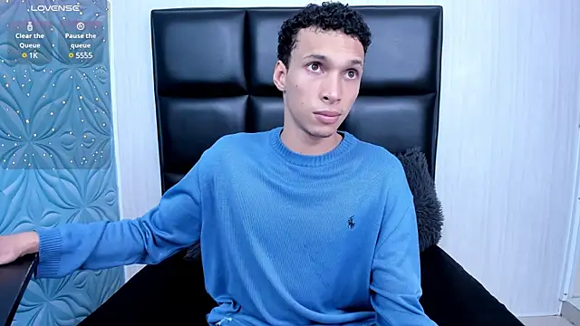 Snapshot of Milk_max_18 chatting on December 2024 08:06:02 PM Milk max 18 online show from December 2024 08:06:02 PM