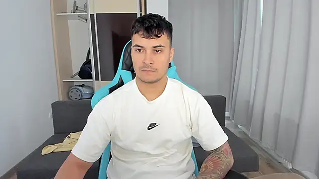 Snapshot of MatMalonne chatting on November 2025 07:18:02 AM MatMalonne online show from November 2025 07:18:02 AM