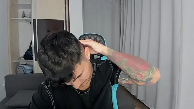 Snapshot of MatMalonne chatting on November 2025 06:04:02 PM MatMalonne online show from November 2025 06:04:02 PM