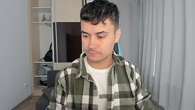 Snapshot of MatMalonne chatting on November 2025 06:29:02 AM MatMalonne online show from November 2025 06:29:02 AM