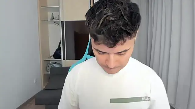 Snapshot of MatMalonne chatting on November 2025 01:44:02 PM MatMalonne online show from November 2025 01:44:02 PM