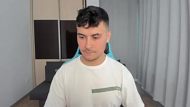 Snapshot of MatMalonne chatting on November 2025 01:54:02 PM MatMalonne online show from November 2025 01:54:02 PM