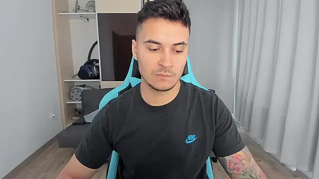 Snapshot of MatMalonne chatting on November 2025 06:35:02 AM MatMalonne online show from November 2025 06:35:02 AM