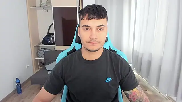 Snapshot of MatMalonne chatting on November 2025 06:47:02 AM MatMalonne online show from November 2025 06:47:02 AM