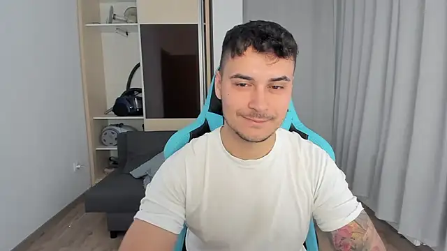 Snapshot of MatMalonne chatting on November 2025 07:33:02 AM MatMalonne online show from November 2025 07:33:02 AM