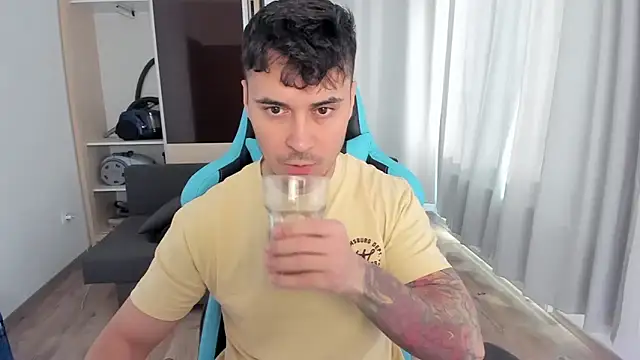 Snapshot of MatMalonne chatting on December 2025 07:14:02 AM MatMalonne online show from December 2025 07:14:02 AM