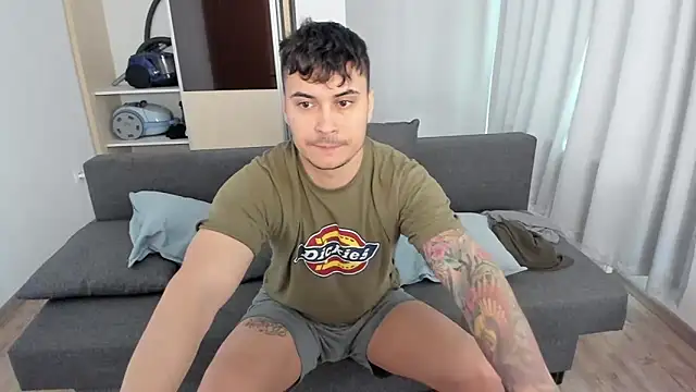 Snapshot of MatMalonne chatting on December 2025 08:34:01 AM MatMalonne online show from December 2025 08:34:01 AM