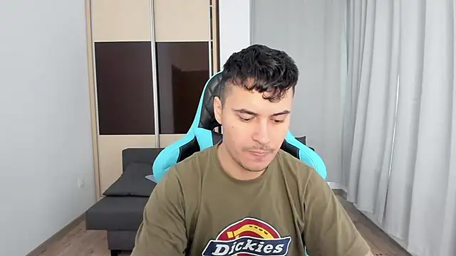 Snapshot of MatMalonne chatting on December 2025 06:51:01 AM MatMalonne online show from December 2025 06:51:01 AM