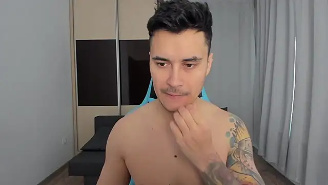 Snapshot of MatMalonne chatting on December 2025 07:03:01 AM MatMalonne online show from December 2025 07:03:01 AM