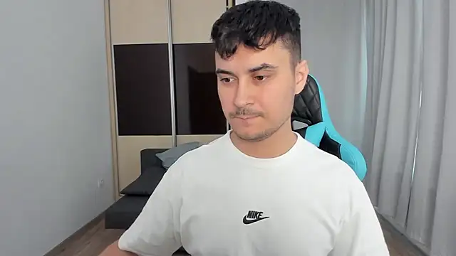 Snapshot of MatMalonne chatting on December 2025 01:17:02 PM MatMalonne online show from December 2025 01:17:02 PM