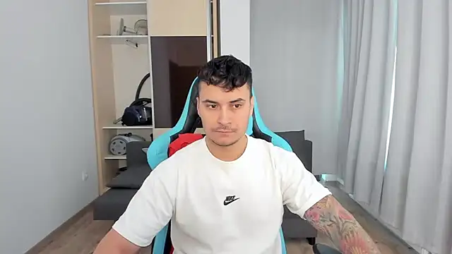 Snapshot of MatMalonne chatting on December 2025 01:40:02 PM MatMalonne online show from December 2025 01:40:02 PM