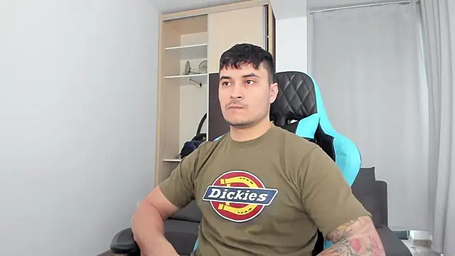 Snapshot of MatMalonne chatting on December 2025 09:27:01 AM MatMalonne online show from December 2025 09:27:01 AM