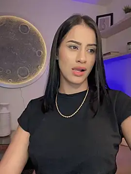 Snapshot of SarahhSmitth1 chatting on February 2025 02:26:02 AM SarahhSmitth1 online show from February 2025 02:26:02 AM