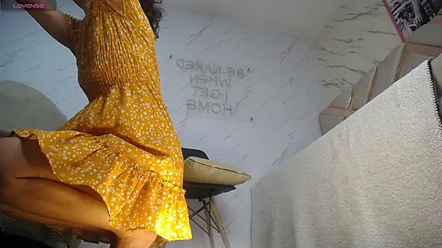 Snapshot of Tomoe_b chatting on December 2024 03:15:02 AM Tomoe b online show from December 2024 03:15:02 AM