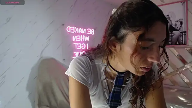 Snapshot of Tomoe_b chatting on January 2025 03:18:01 AM Tomoe b online show from January 2025 03:18:01 AM