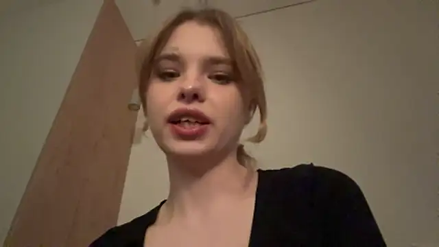 Snapshot of MisssLola chatting on April 2026 05:07:01 PM MisssLola online show from April 2026 05:07:01 PM