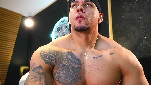 Snapshot of MassimoWalton2 chatting on November 2025 12:05:02 PM MassimoWalton2 online show from November 2025 12:05:02 PM