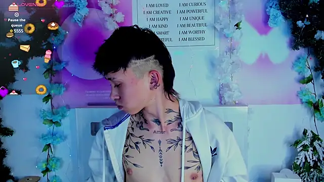 Snapshot of juniior_2311_ chatting on January 2025 01:27:01 AM juniior 2311  online show from January 2025 01:27:01 AM