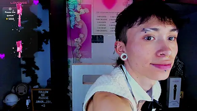 Snapshot of juniior_2311_ chatting on February 2025 10:31:01 PM juniior 2311  online show from February 2025 10:31:01 PM