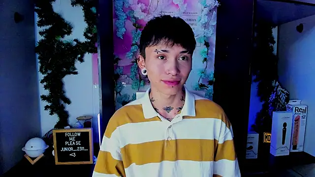 Snapshot of juniior_2311_ chatting on March 2025 05:27:02 PM juniior 2311  online show from March 2025 05:27:02 PM