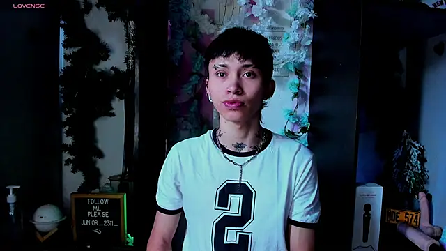 Snapshot of juniior_2311_ chatting on March 2025 12:33:02 PM juniior 2311  online show from March 2025 12:33:02 PM