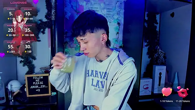 Snapshot of juniior_2311_ chatting on March 2025 11:38:02 PM juniior 2311  online show from March 2025 11:38:02 PM