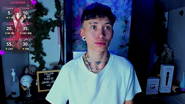 Snapshot of juniior_2311_ chatting on March 2025 12:11:01 AM juniior 2311  online show from March 2025 12:11:01 AM