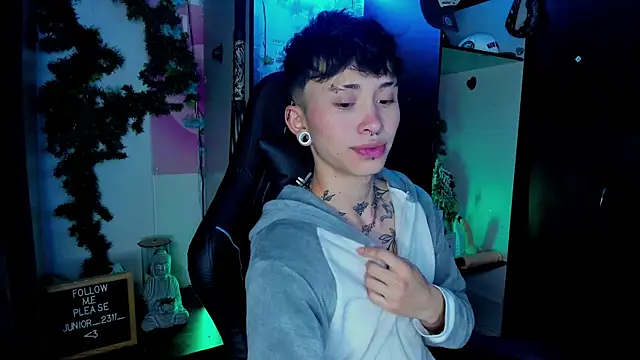 Snapshot of juniior_2311_ chatting on March 2025 11:23:01 AM juniior 2311  online show from March 2025 11:23:01 AM