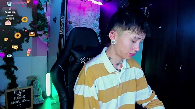 Snapshot of juniior_2311_ chatting on March 2025 11:19:01 AM juniior 2311  online show from March 2025 11:19:01 AM