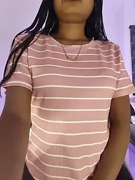 Snapshot of yhona_darling chatting on May 2026 06:04:02 PM yhona darling online show from May 2026 06:04:02 PM