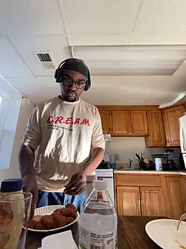 Snapshot of BigPluto chatting on November 2025 01:44:01 PM BigPluto online show from November 2025 01:44:01 PM