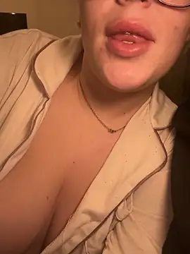 Snapshot of lilylush24 chatting on January 2025 10:05:01 PM lilylush24 online show from January 2025 10:05:01 PM