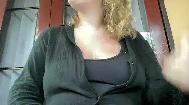 Snapshot of lilylush24 chatting on February 2025 12:31:02 AM lilylush24 online show from February 2025 12:31:02 AM