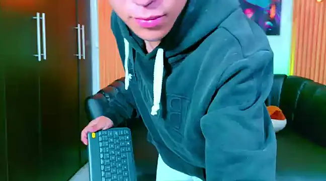 Snapshot of salvadorgomezx chatting on February 2025 02:22:02 AM salvadorgomezx online show from February 2025 02:22:02 AM