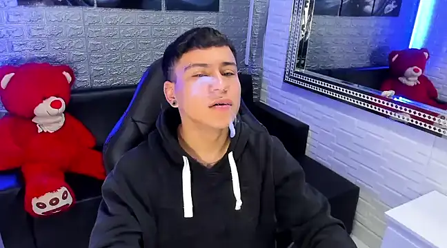 Snapshot of salvadorgomezx chatting on February 2025 05:05:01 AM salvadorgomezx online show from February 2025 05:05:01 AM