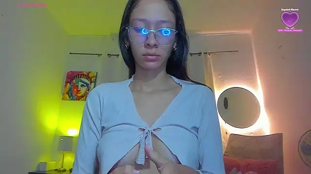 Snapshot of Sophie_sweett19 chatting on April 2026 03:44:02 AM Sophie sweett19 online show from April 2026 03:44:02 AM