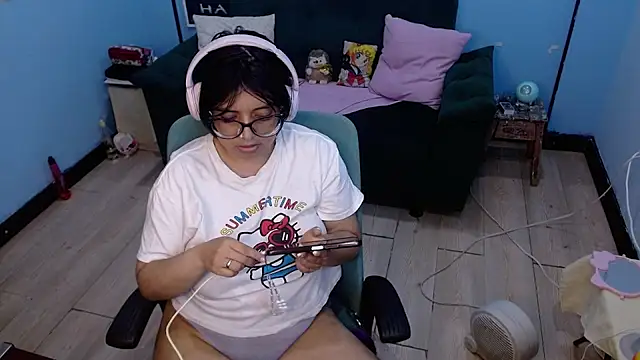 Snapshot of X_CHERRY_XX chatting on July 2026 01:20:02 AM X CHERRY XX online show from July 2026 01:20:02 AM