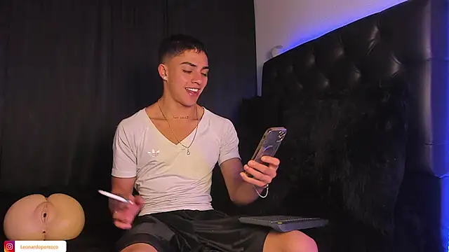 Snapshot of James1lee_ chatting on February 2025 03:31:02 AM James1lee online show from February 2025 03:31:02 AM